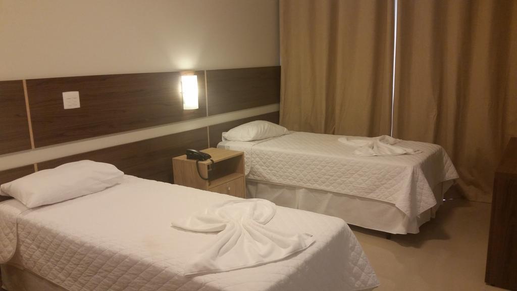 Kamur Plaza Hotel Гоянезія Номер фото