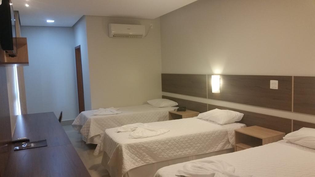 Kamur Plaza Hotel Гоянезія Номер фото